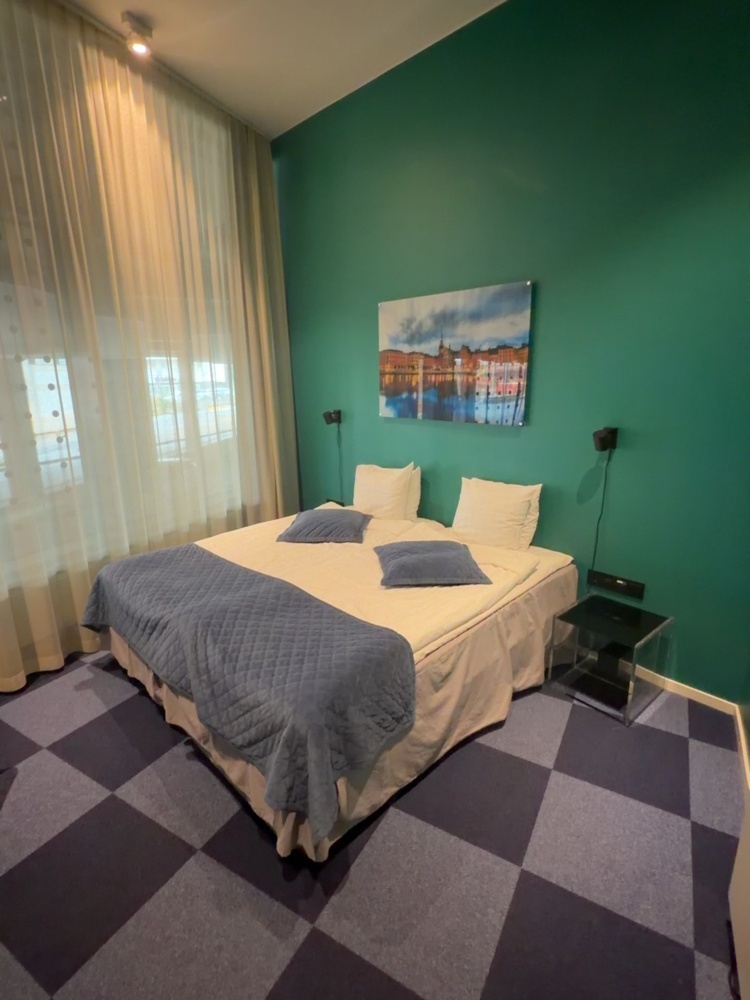 1491674-2 Komplett inredning från hotellrum (Rum B04)