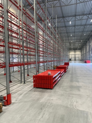 1464203-12 Pallet racking 46 sections (picture 3) approx: 520-560 beams