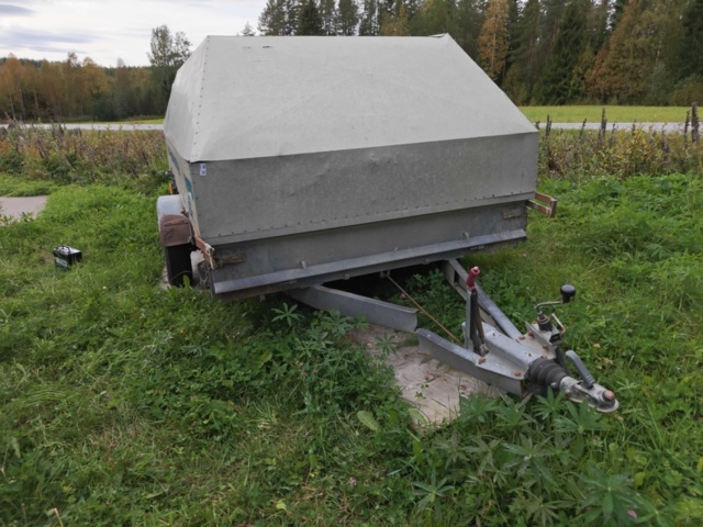 1485777-1 Släpvagn med aluminiumkåpa och plantlådeinsats - Aktiv Stabil 1300kg -1989 (Reparationsobjekt)