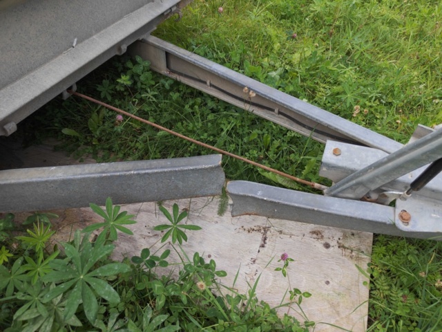 1485777-5 Släpvagn med aluminiumkåpa och plantlådeinsats - Aktiv Stabil 1300kg -1989 (Reparationsobjekt)