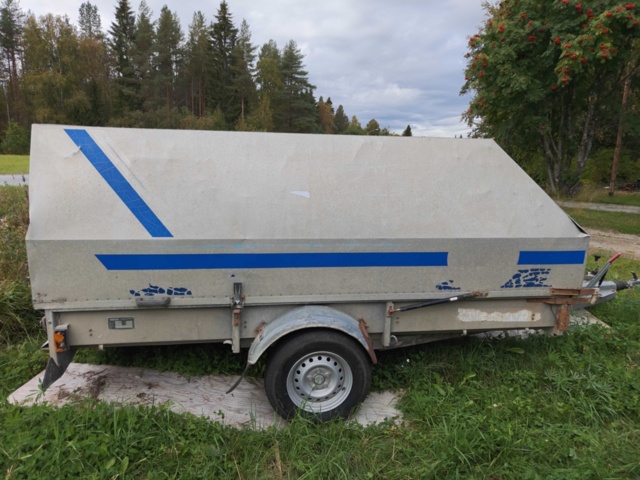 1485777-7 Släpvagn med aluminiumkåpa och plantlådeinsats - Aktiv Stabil 1300kg -1989 (Reparationsobjekt)