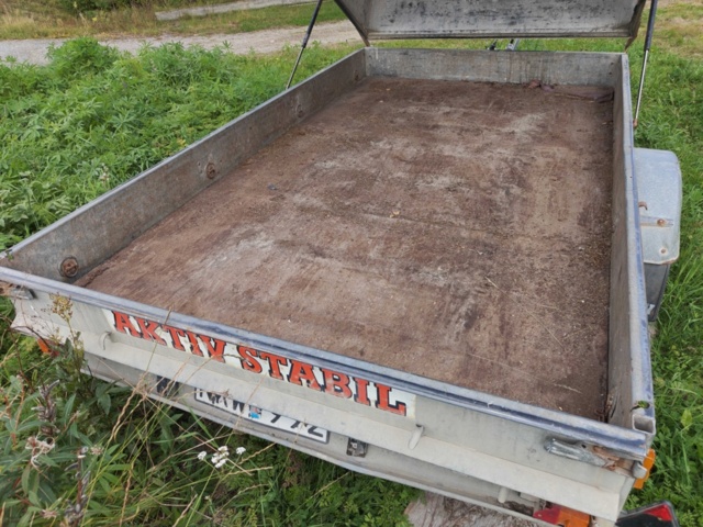 1485777-15 Släpvagn med aluminiumkåpa och plantlådeinsats - Aktiv Stabil 1300kg -1989 (Reparationsobjekt)