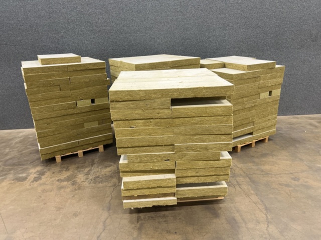 1578304-1 4 pallets of used Kanalbatts 95