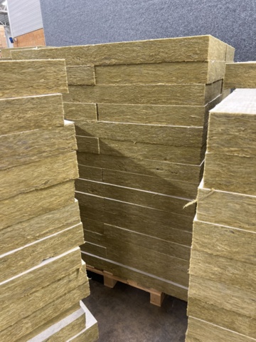 1578304-3 4 pallets of used Kanalbatts 95
