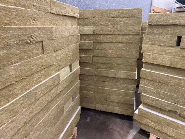 1578304-10 4 pallets of used Kanalbatts 95
