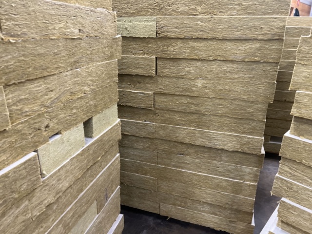 1578304-13 4 pallets of used Kanalbatts 95