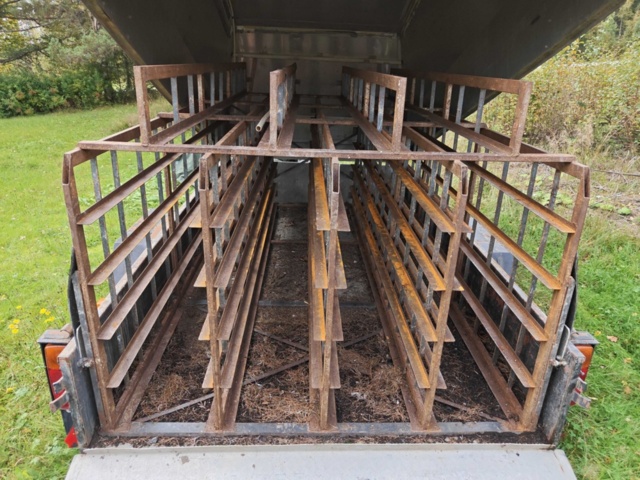 1485778-3 Släpvagn med aluminiumkåpa och plantlådeinsats (reparationsobjekt)