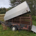 1485778-1 Släpvagn med aluminiumkåpa och plantlådeinsats (reparationsobjekt)
