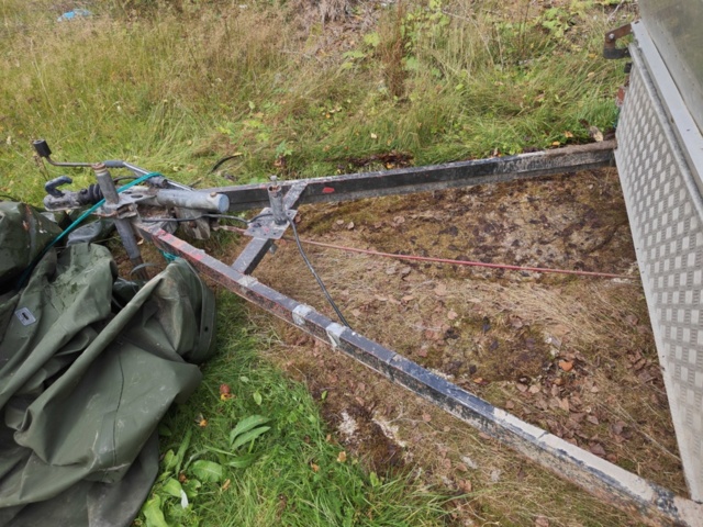 1485778-8 Släpvagn med aluminiumkåpa och plantlådeinsats (reparationsobjekt)