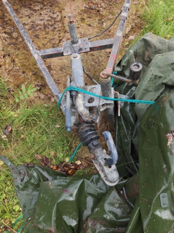 1485778-9 Släpvagn med aluminiumkåpa och plantlådeinsats (reparationsobjekt)