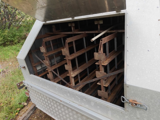 1485778-5 Släpvagn med aluminiumkåpa och plantlådeinsats (reparationsobjekt)