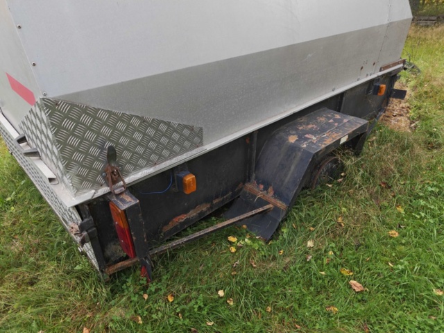 1485778-6 Släpvagn med aluminiumkåpa och plantlådeinsats (reparationsobjekt)