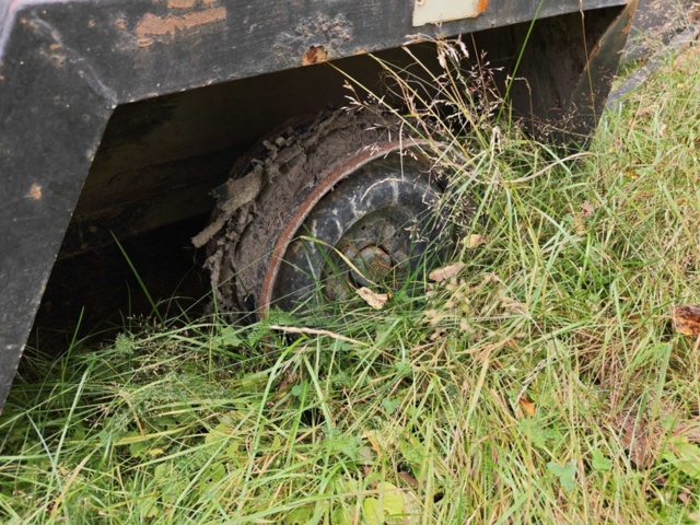 1485778-7 Släpvagn med aluminiumkåpa och plantlådeinsats (reparationsobjekt)
