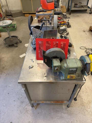 1566890-4 Collection of tools and workshop machines on workbench