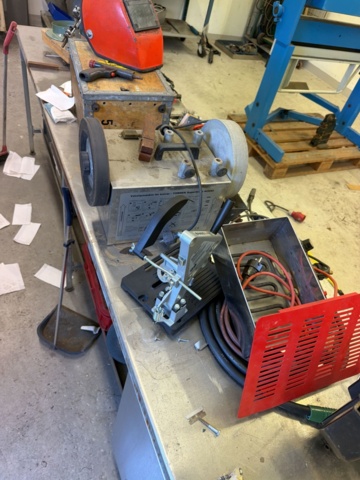 1566890-5 Collection of tools and workshop machines on workbench