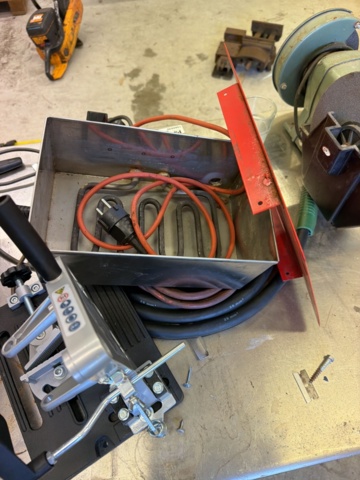 1566890-6 Collection of tools and workshop machines on workbench