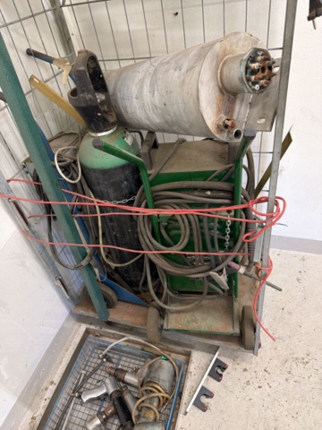 1566892-2 Trolley with welding equipment, cutting machine and air-powered tools - Migatronic LTE 140