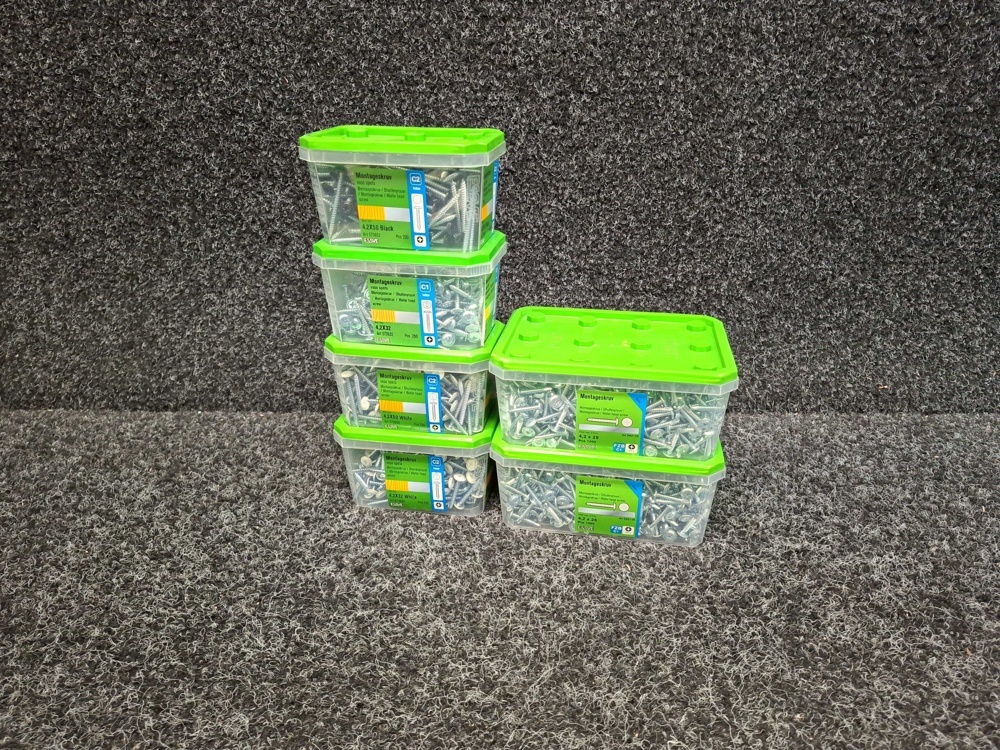 1576043-1 2900 pcs Mounting screws, Essve