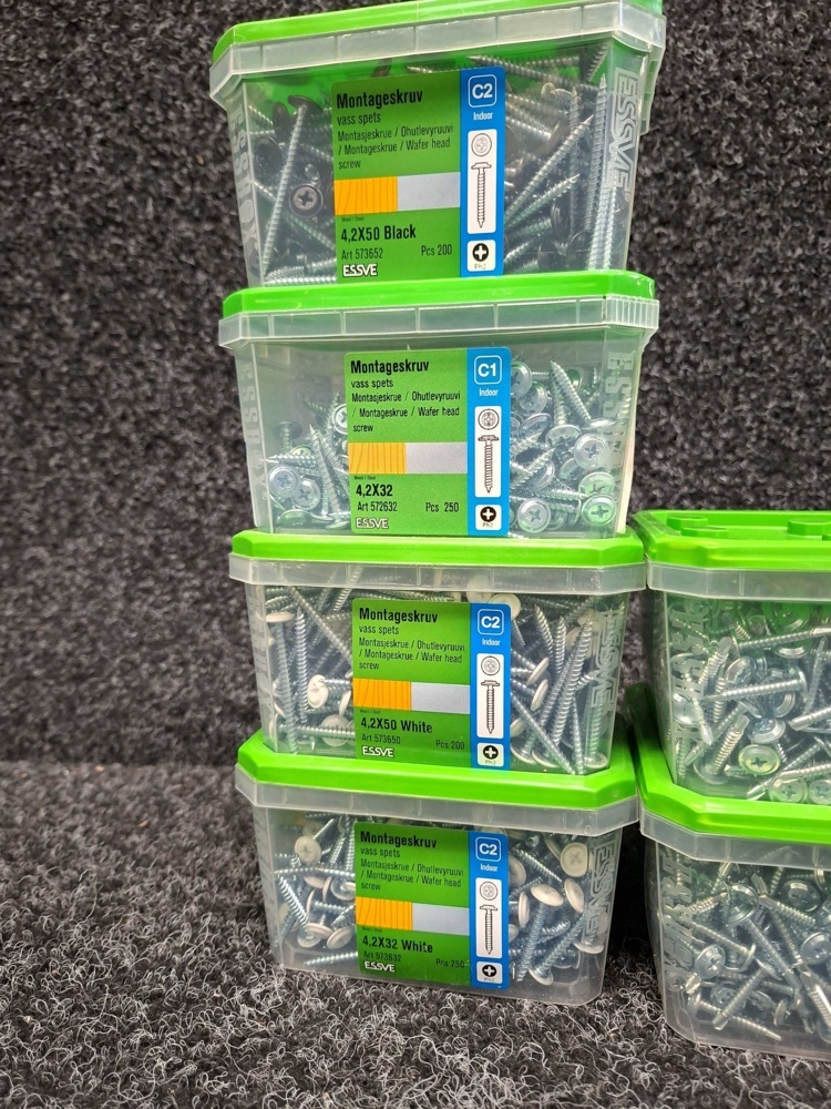 1576043-2 2900 pcs Mounting screws, Essve