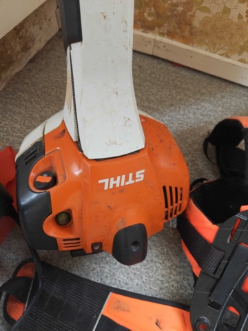 1485781-3 Brushcutter Stihl FS 460 C with harness and helmet