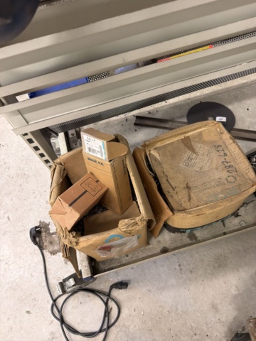 1566893-8 Toolbox on wheels with content