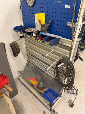 1566893-10 Toolbox on wheels with content