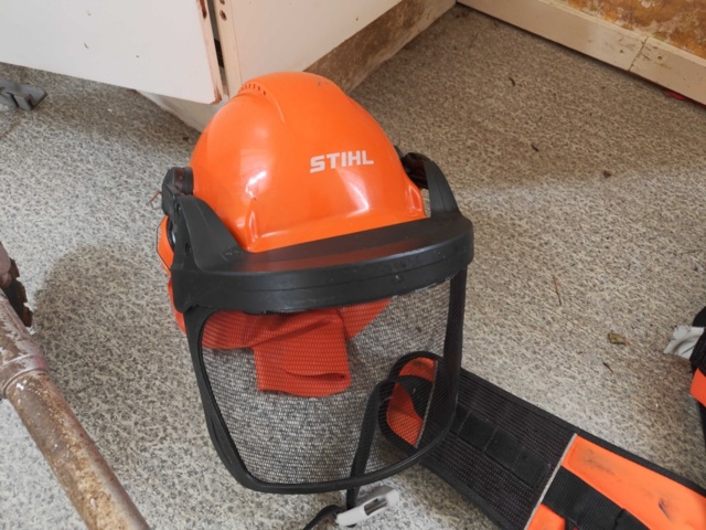 1485781-8 Brushcutter Stihl FS 460 C with harness and helmet