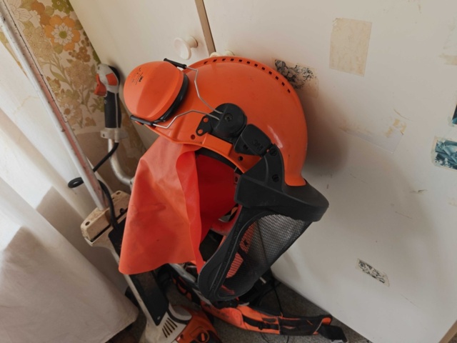 1485781-9 Brushcutter Stihl FS 460 C with harness and helmet