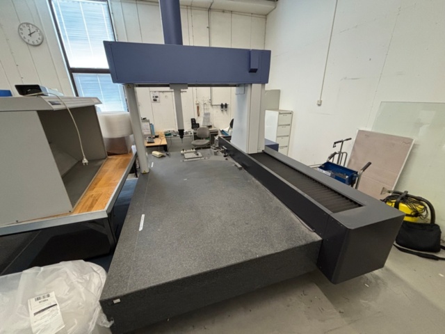1563339-8 Coordinate measuring machine Mitutoyo Crysta-Apex C122010 – 2006