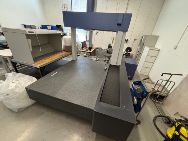 1563339-9 Coordinate measuring machine Mitutoyo Crysta-Apex C122010 – 2006