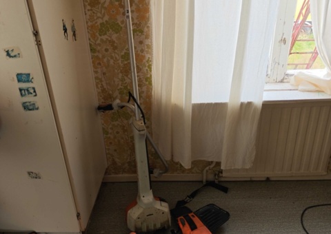 Röjsåg Stihl med sele och hjälm
