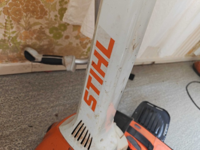 1485782-3 Stihl brushcutter with harness and helmet