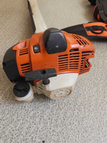 1485782-7 Stihl brushcutter with harness and helmet