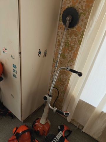 1485783-2 Brushcutter Stihl FS 460 C with harness and helmet