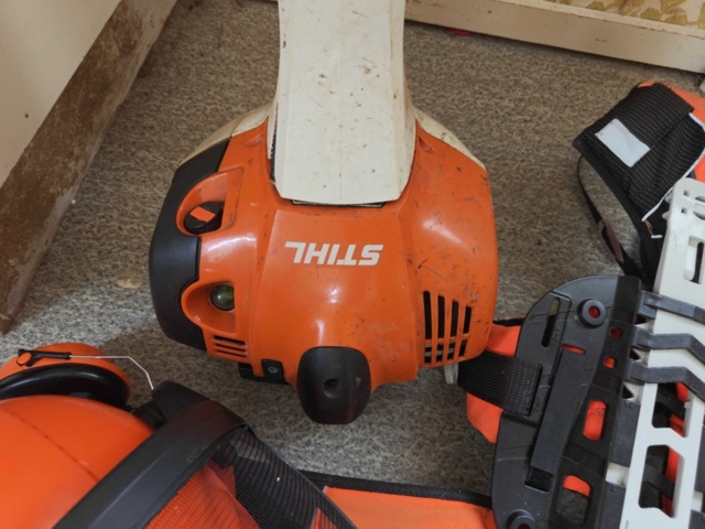 1485783-5 Brushcutter Stihl FS 460 C with harness and helmet
