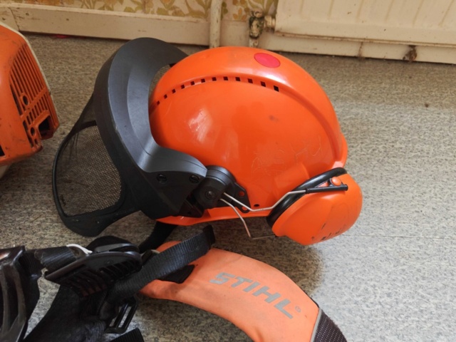 1485784-2 Brushcutter Stihl FS 460 C with harness and helmet