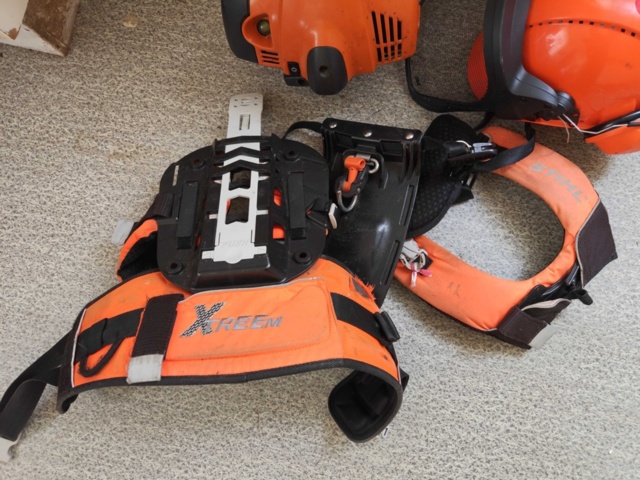 1485784-3 Brushcutter Stihl FS 460 C with harness and helmet