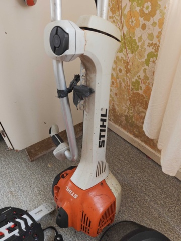 1485784-4 Brushcutter Stihl FS 460 C with harness and helmet