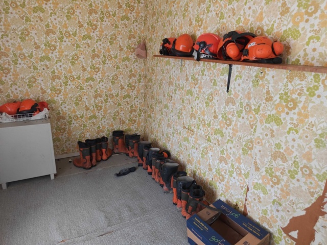 1485785-1 Helmets and safety boots