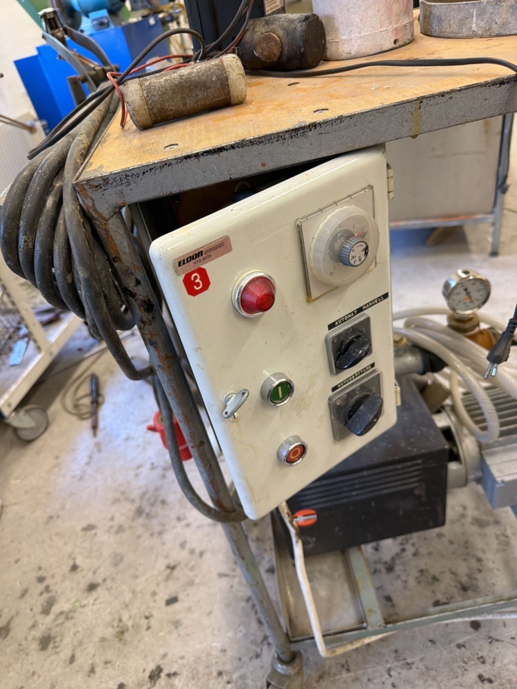 1566900-2 Vagn med vakuumpump, färgspruta, batteriladdare