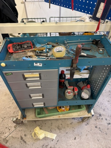 1566901-2 Tool trolley with contents
