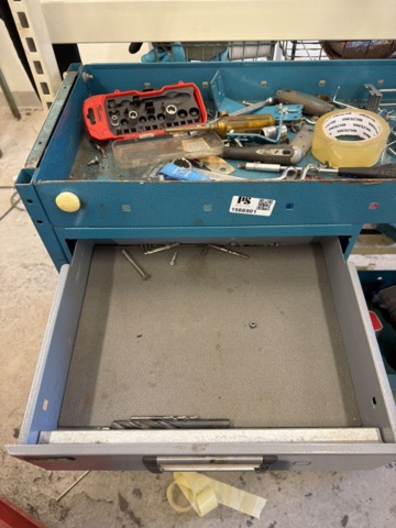 1566901-3 Tool trolley with contents