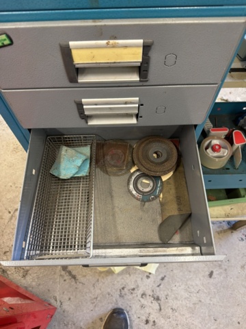 1566901-5 Tool trolley with contents
