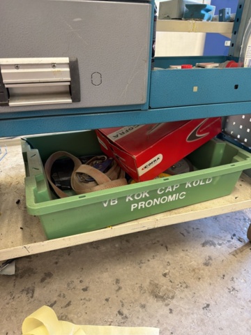 1566901-6 Tool trolley with contents