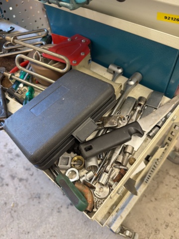 1566901-11 Tool trolley with contents