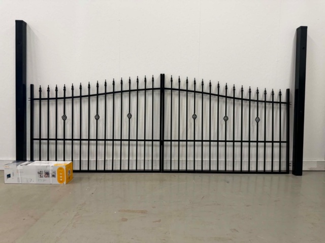 1578371-1 Double gate 400 cm with motor control and posts – Vaxholm, wrought iron gate for driveway