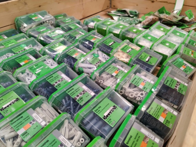 1578364-3 Sortiment med Plugg, Plast-/Täcklock m.m, Essve