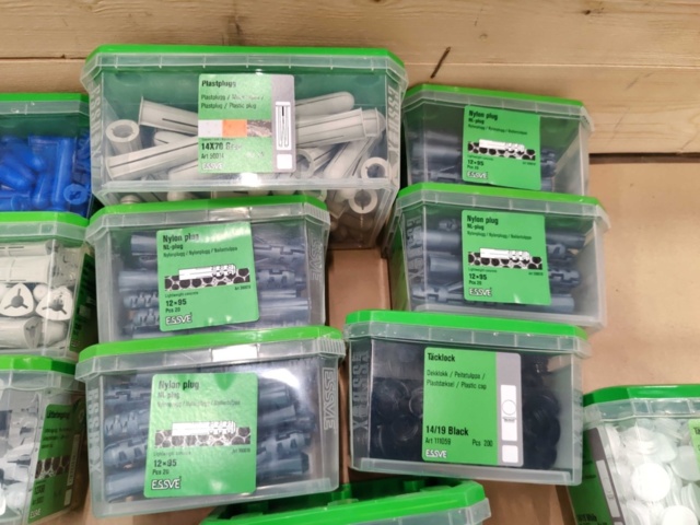 1578364-9 Sortiment med Plugg, Plast-/Täcklock m.m, Essve