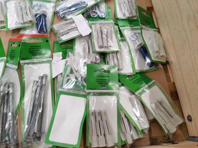 1578367-12 Sortiment med Skruv, Expander, Gipsankare, Plugg m.m, Essve