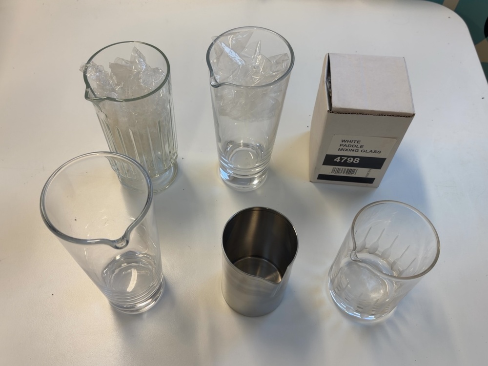 1308593-1 Collection with mixing glasses